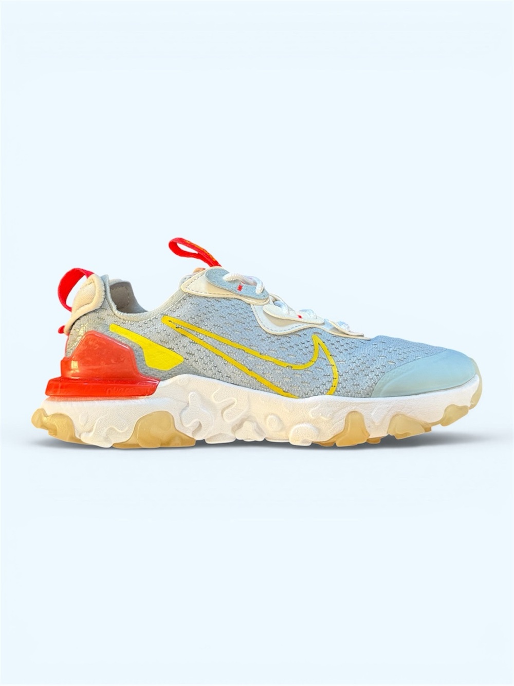 NIKE React Vision Sneaker Size 6 Youth